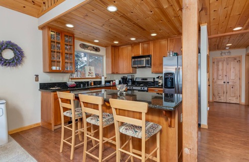 Arnold Cabina | Innsbruk Chalet- Cozy Mountain Retreat