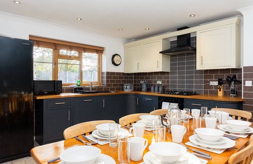 Gloucester Casa | Innsworth House - Gloucester 4 Bed Home - Parking - Garden