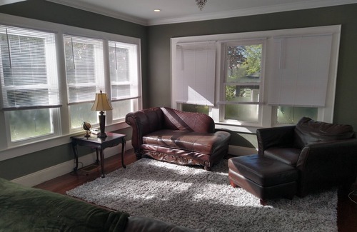 Shelby Casa | Inntownsuites- 2300 sq. ft. house, large rooms, Walking distance to restaurants.