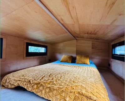Hasselt Casa | Inova Guesthouse - Comfort Room with Private Bathroom and Access to Shared Facilities