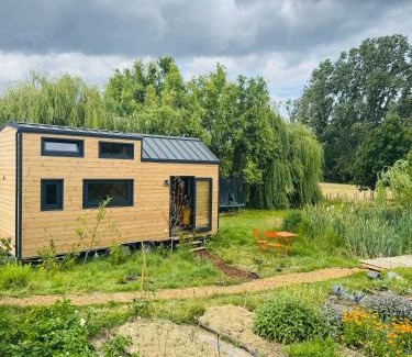 Hasselt Casa | Inova Guesthouse - Comfort Room with Private Bathroom and Access to Shared Facilities