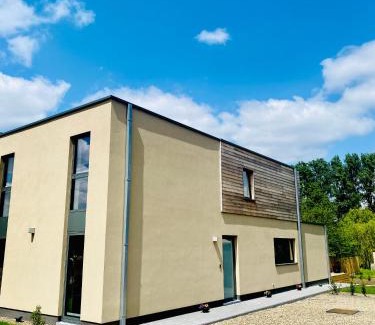 Hasselt Casa | Inova Guesthouse - Comfort Room with Private Bathroom and Access to Shared Facilities