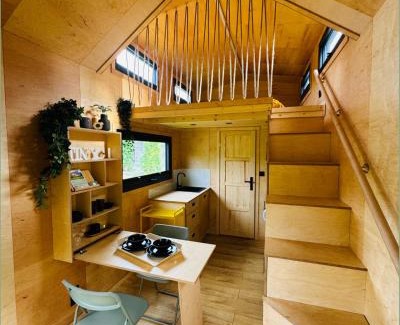 Hasselt Casa | Inova Guesthouse - Comfort Room with Private Bathroom and Access to Shared Facilities
