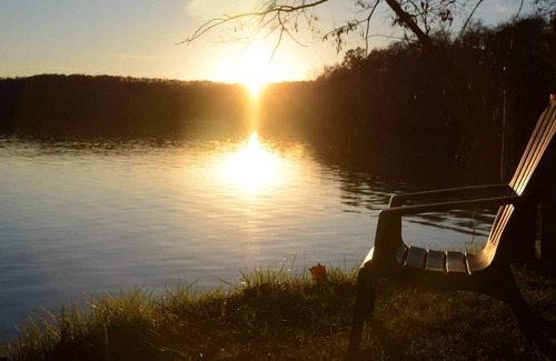 Camdenton Cabaña | Inside the Premier Old Kinderhook Golf Resort, Pet Friendly and Free Kayaking!