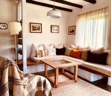 Bezdead Cama Y Desayuno | Inside, The Village- Atelier