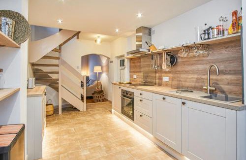 Cowes Casa | Insignia