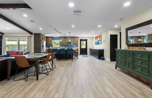 Pinellas Park Casa | Inspiration House-One Acre Pool Home in the Heart of Pinellas!