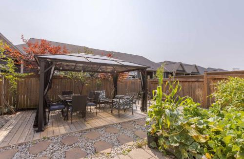 Niagara Falls Casa | Inspired Stay close to Niagara *4B & 2King Beds*