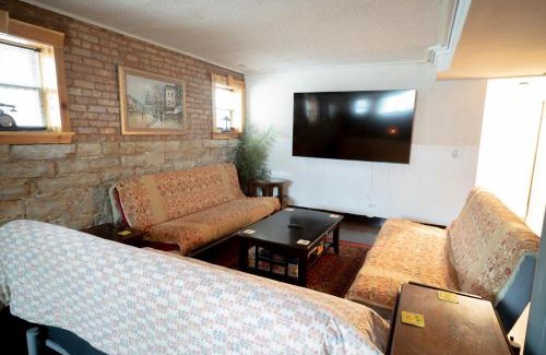 Lake View East Apartamento | Inspiring Grotto Sleeps 10-20 Free TV & Parking