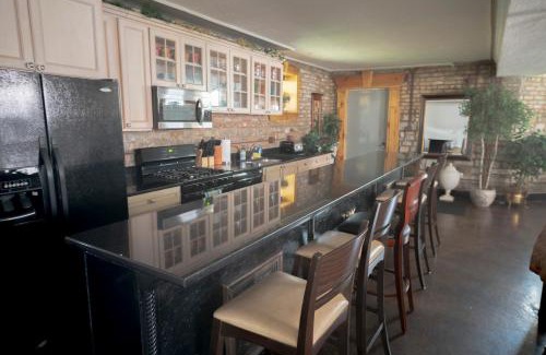 Lake View East Apartamento | Inspiring Grotto Sleeps 10-20 Free TV & Parking