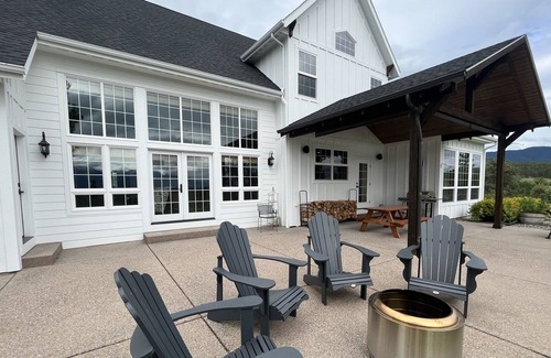 Corvallis Casa | Inspiring Views and Relaxing Montana Ranch Vacation!