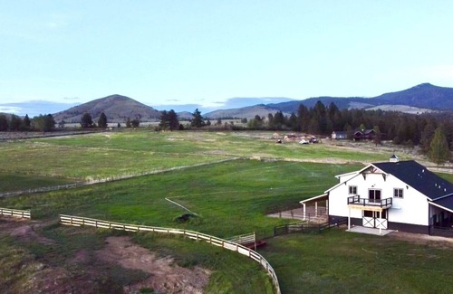 Corvallis Casa | Inspiring Views and Relaxing Montana Ranch Vacation!