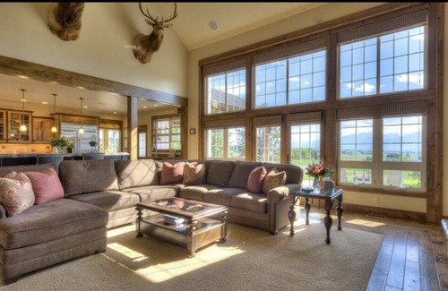 Corvallis Casa | Inspiring Views and Relaxing Montana Ranch Vacation!