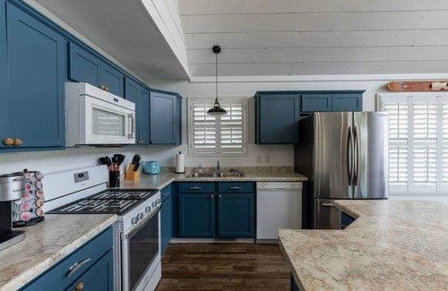 Holcomb Casa | Insta-worthy Rock River cabin