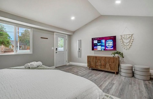 Central Colorado Springs Casa | Institute Charm - Near Hotspots King Sleek Studio