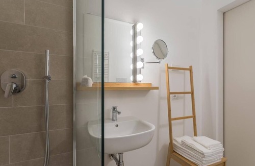 Moniga del Garda Cama Y Desayuno | Insula Felix - Habitación Doble Deluxe con vistas Lag - 1 o 2 camas