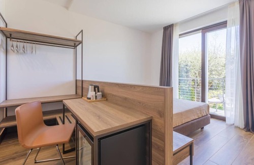 Moniga del Garda Cama Y Desayuno | Insula Felix - Habitación Doble Deluxe con vistas Lag - 1 o 2 camas
