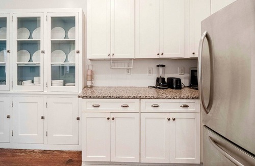 Summerville Casa | Insurance 5 Bdrms 2 Kitchens 2 Laundry Fenced In Yard & More - Big Bungalow
