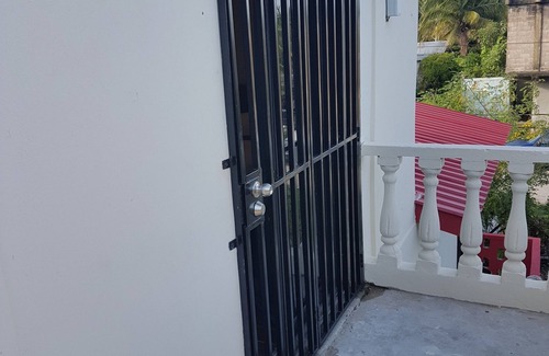 Ladyville Casa | Acogedor apartamento cerca del aeropuerto