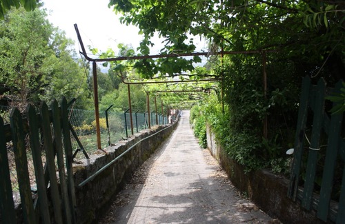 Santo Tirso Otro | Espacio integrado en propiedad agrícola, con piscina privada y cancha de tenis.
