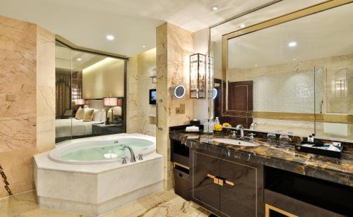 Jianyang Complejo | InterContinental Sancha Lake by IHG