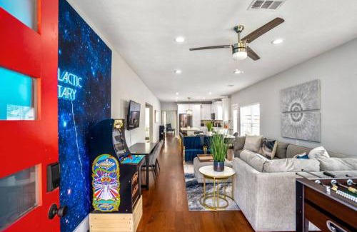 Greater East End Casa | Intergalactic Abode at East Downtown