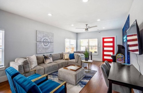 Greater East End Casa | Intergalactic Abode at East Downtown