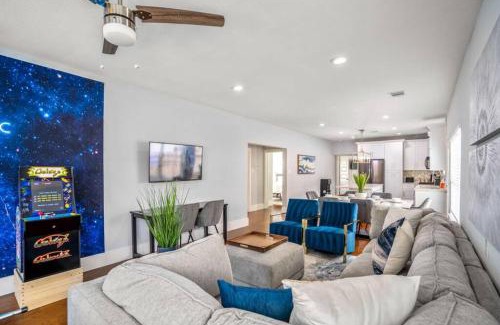 Greater East End Casa | Intergalactic Abode at East Downtown