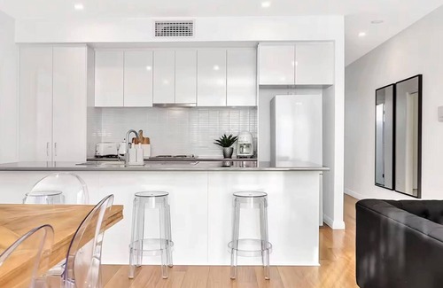 Plympton Apartamento | Interior Designed Art Haven between City and Beach