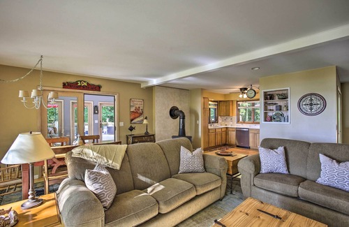 Interlochen Casa | ¡NUEVO! Lakefront Interlochen House w / Dock + Kayaks!