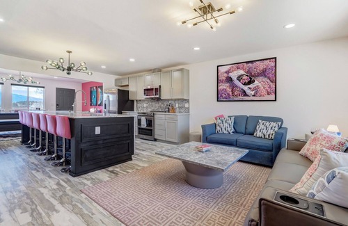 Cimarron Hills Casa | Interstellar Villa with 180° Mountain Range Views