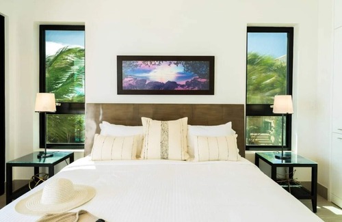 Long Bay Hills Complejo | Intimate 1 bedroom terrace ideal for a romantic stay!
