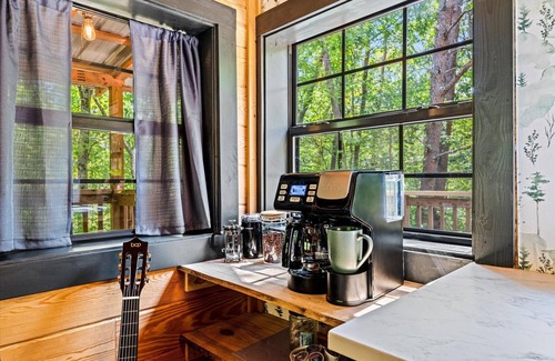 Mentone Cabina | Intimate Cabin Escape: Hot Tub, Sauna, Firepit, Grill & Projector
