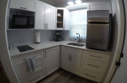 Parker Ridge Cabaña | Intimate Cottage Close to Downtown and Beaches