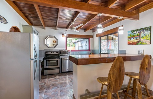 Barrio Las Parcelas Apartamento | Intimate Earthy Vibe - Room in a Tropical Paradise