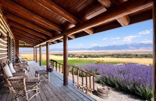 Shining Mountains Casa | Intimate Off-Grid Cabin with Fire Pit and Mountain Views in Montana