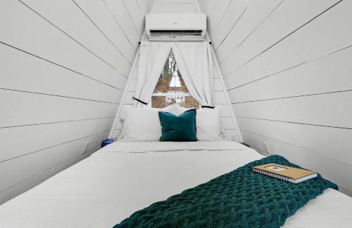 Cashes Valley Chalet De Esquí | Intimate Private A-Frame with Spa and Beautiful Outdoor Living in Georgia