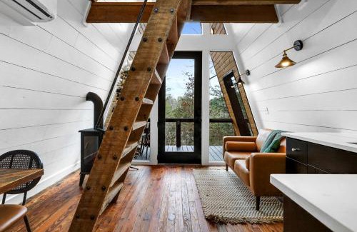 Cashes Valley Chalet De Esquí | Intimate Private A-Frame with Spa and Beautiful Outdoor Living in Georgia
