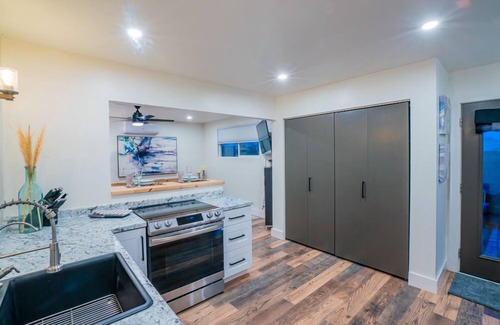 Lake Havasu City Casa | Intimate retreat for two with star gazing from the spa.