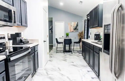 Greensboro Casa | Intimate stay&private community w/theatre room mins from downtown&close to lake!