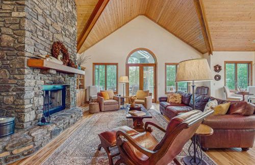 Waynesville Casa | Into the Trees