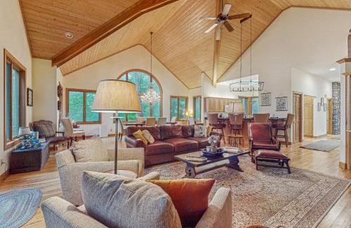 Waynesville Casa | Into the Trees