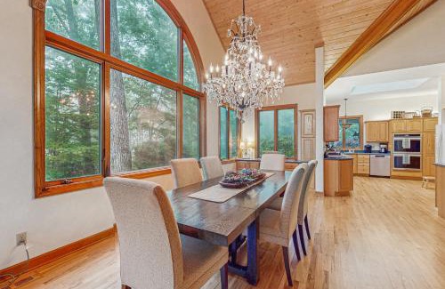 Waynesville Casa | Into the Trees