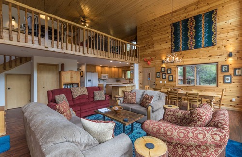 South Fork Casa | Intown Hidden Gem Overlooking the South Fork River/20 minutes to Wolf Creek
