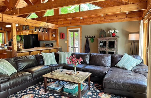 Lake Toxaway Casa | InTOXication - 3 BEDROOM MOUNTAIN HOME WITH A VIEW