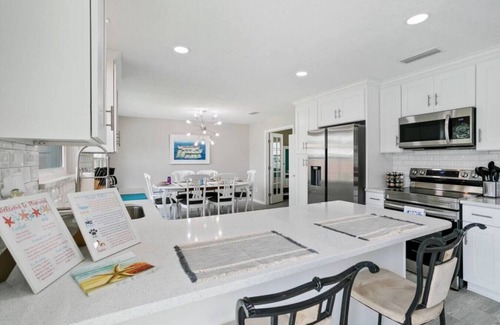 Isle of Palms Casa | Intracoastal Pool Retreat near Beaches+Mayo Clinic