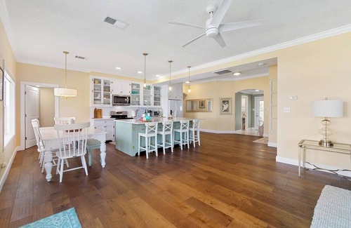 Elizabeth Mcbrides Raulersons Casa | Intracoastal Waterfront Retreat, Sleeps 10