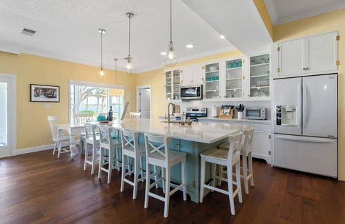 Elizabeth Mcbrides Raulersons Casa | Intracoastal Waterfront Retreat, Sleeps 10