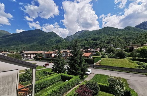 Introbio Apartamento | [Introbio-Lecco] La casa di Lucy vista montagna