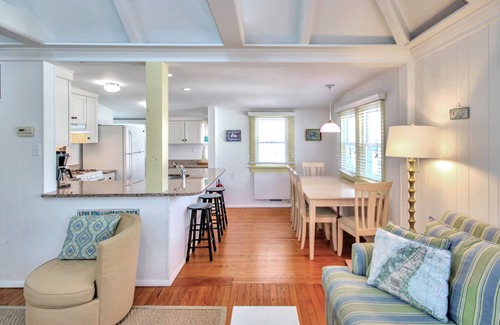Stone Harbor Casa | Introducing Stone Court Cottage, a charming vacation rental available for your summer vacation